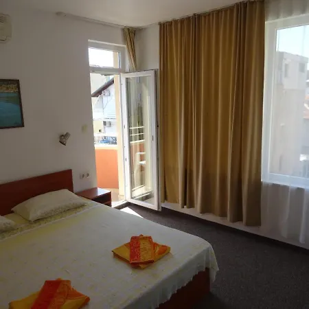 Casa de hóspedes Dobrevi 4*