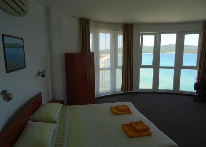 Dobrevi 招待所 4*