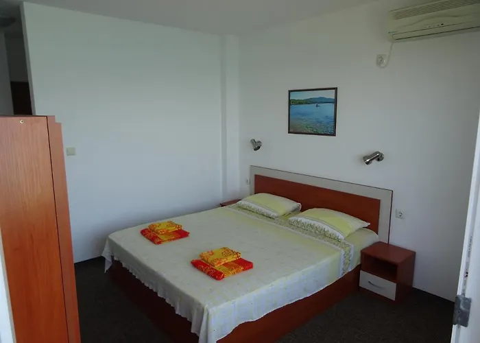 Dobrevi 招待所 4*