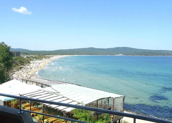 Dobrevi 招待所 4*