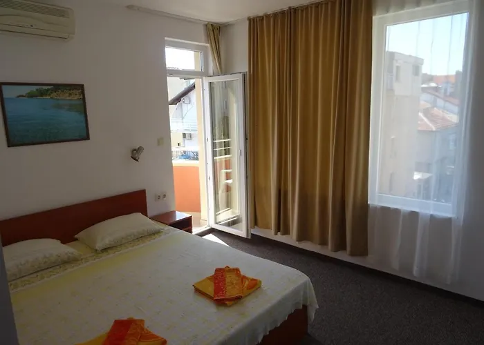 Guest house Dobrevi 4*