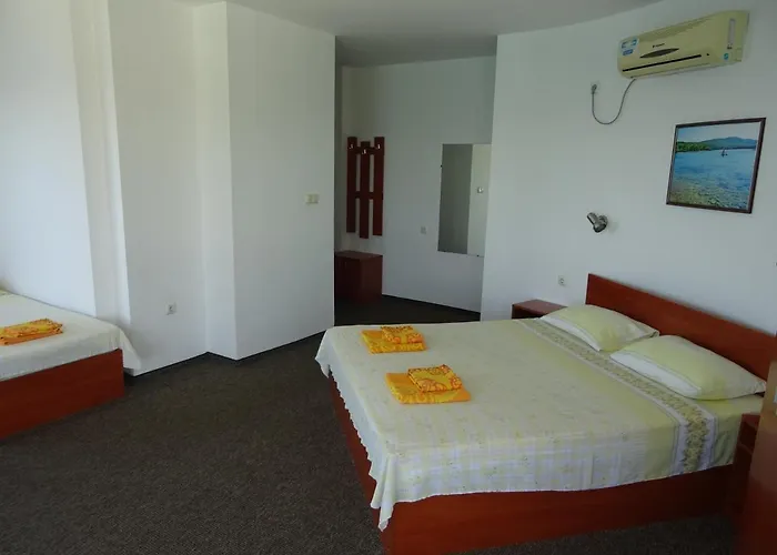 Guest house Dobrevi 4*